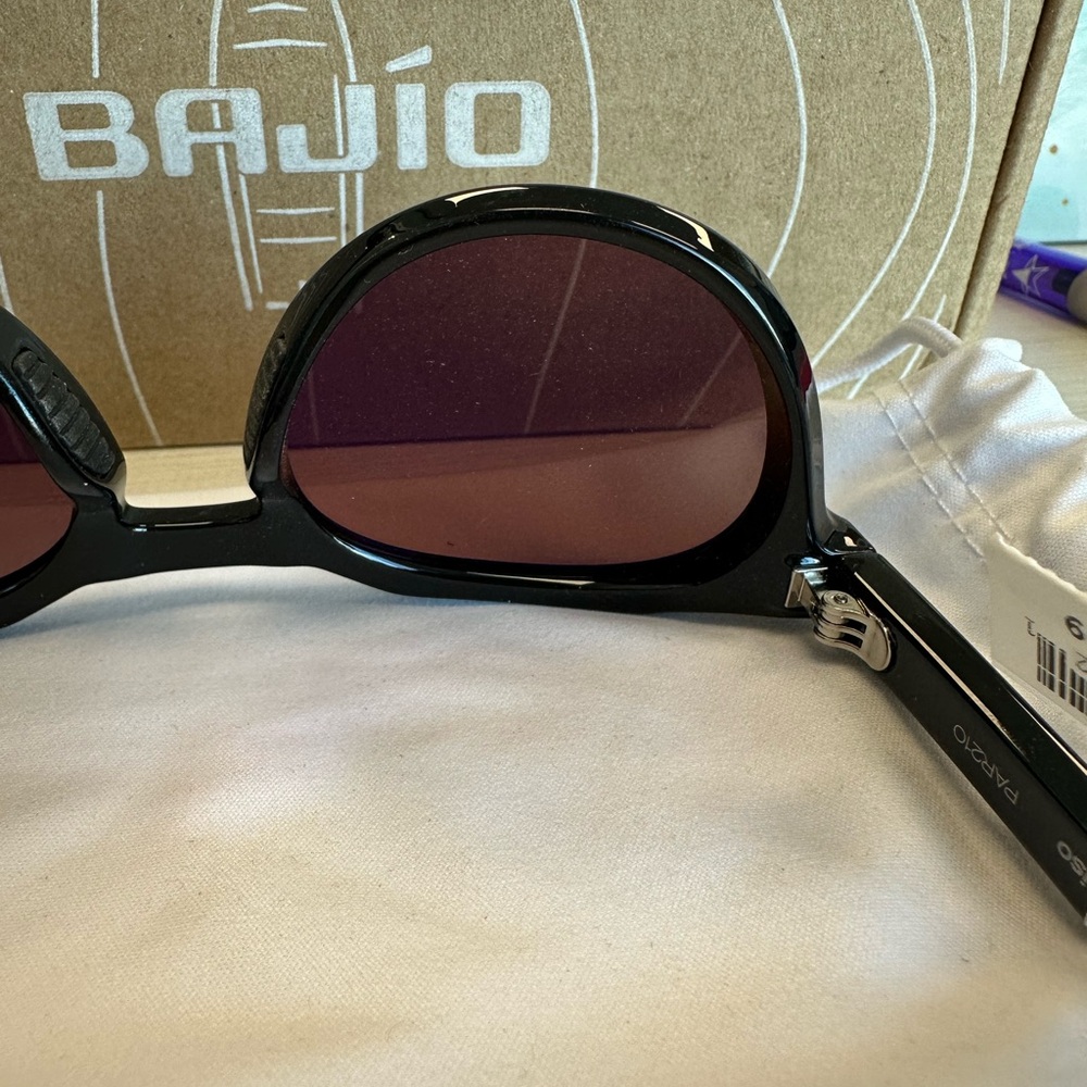 Bajío Paraiso Black Sunglasses with Polarized Green Mirror Lenses Fishing - Picture 5 of 12
